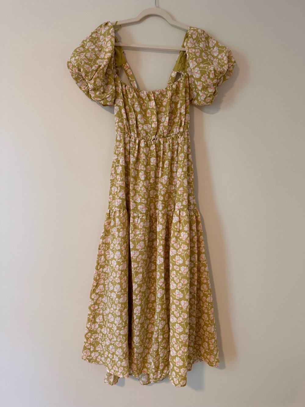 ASTR The Label Floral Midi Dress Green Pink Puff Sleeve Tie Back Size Large
